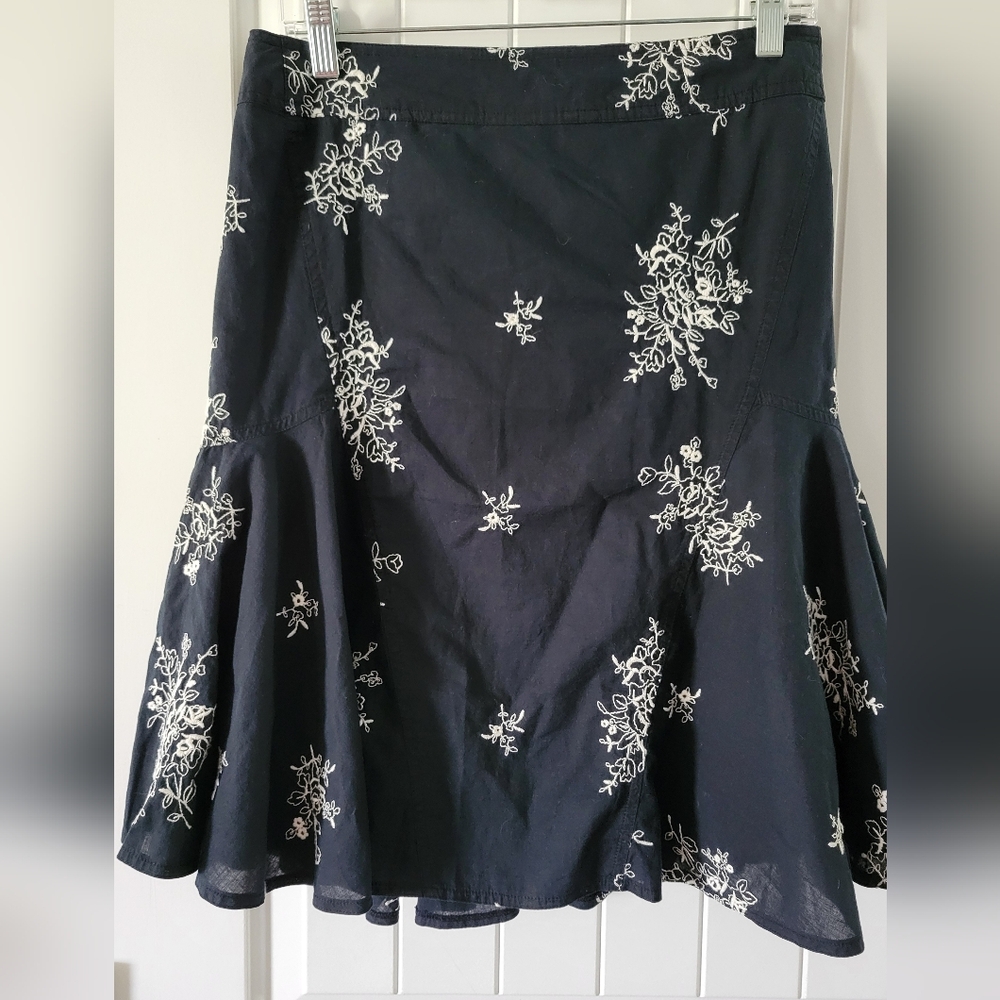 Tribal 100% Cotton Fit and Flare Skirt Navy And White Floral Size 4 ❤️